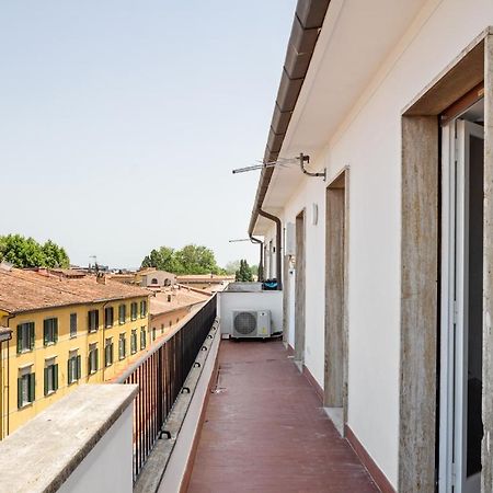 Modern Attics With Balconies And Panoramic View Pisa Exterior foto